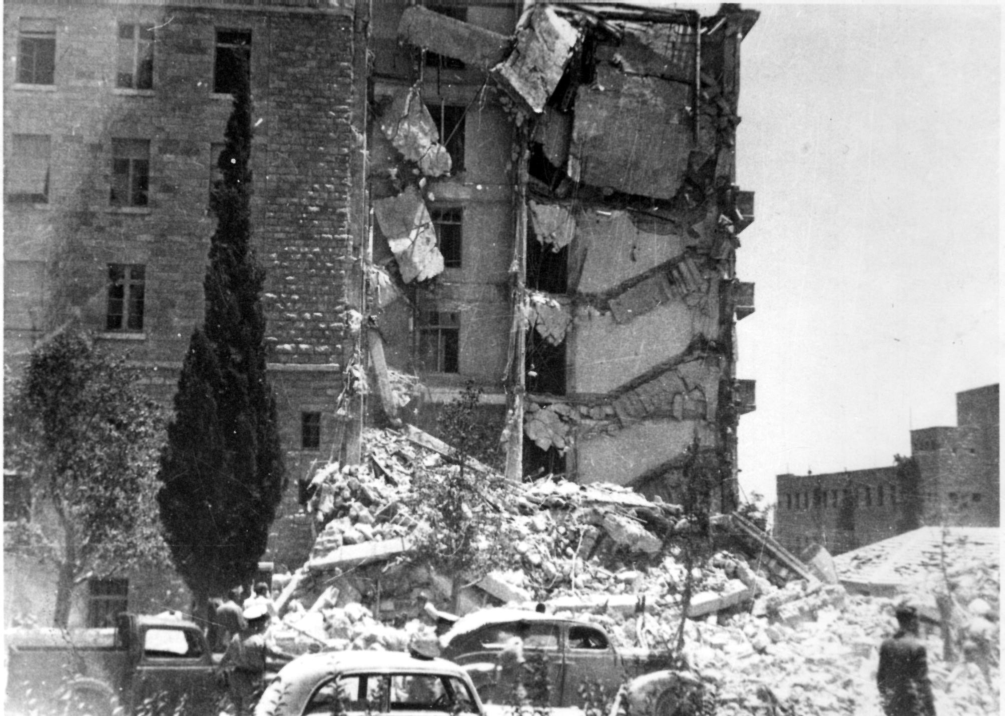 1946