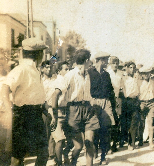 1933