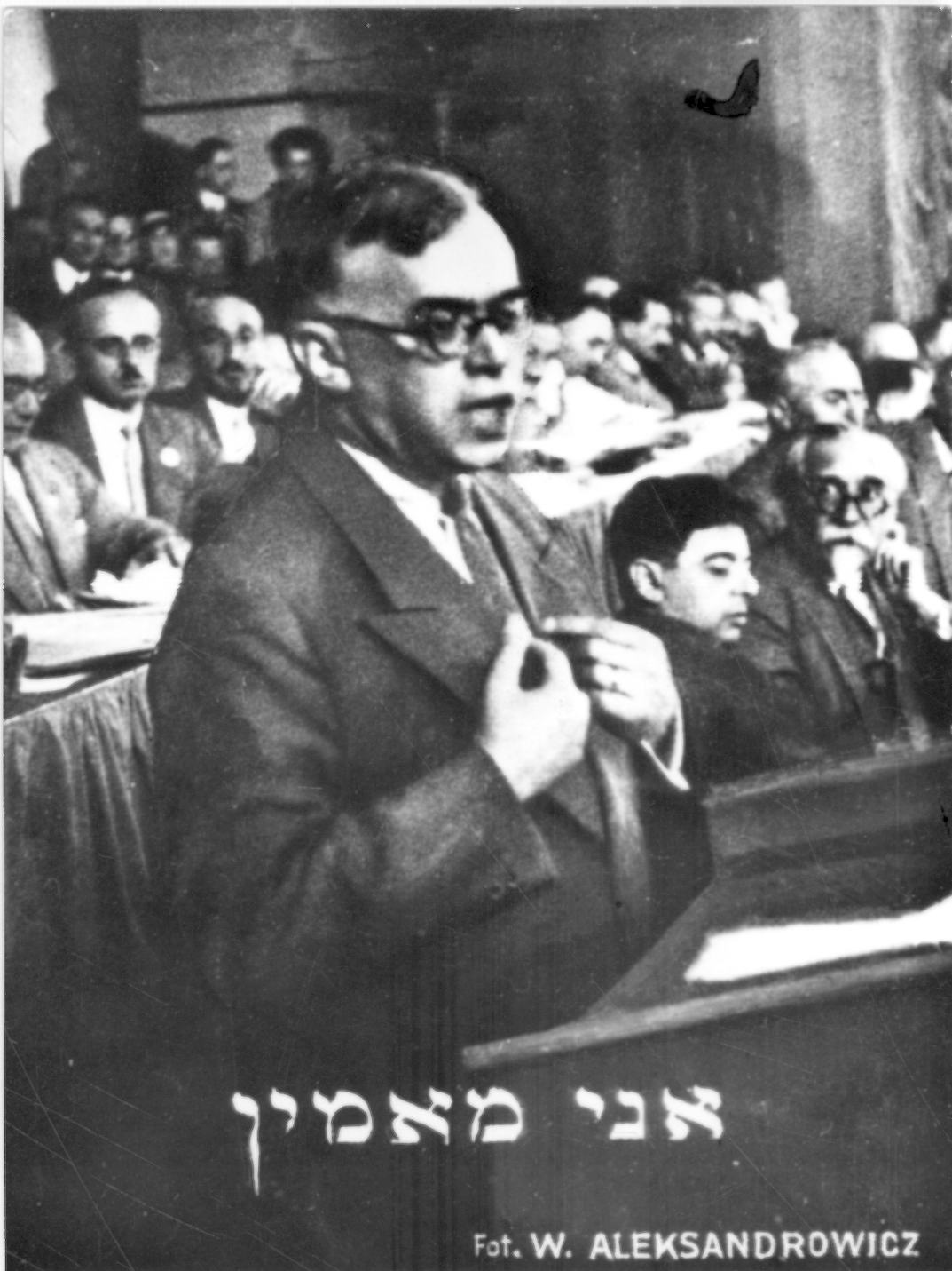 1933